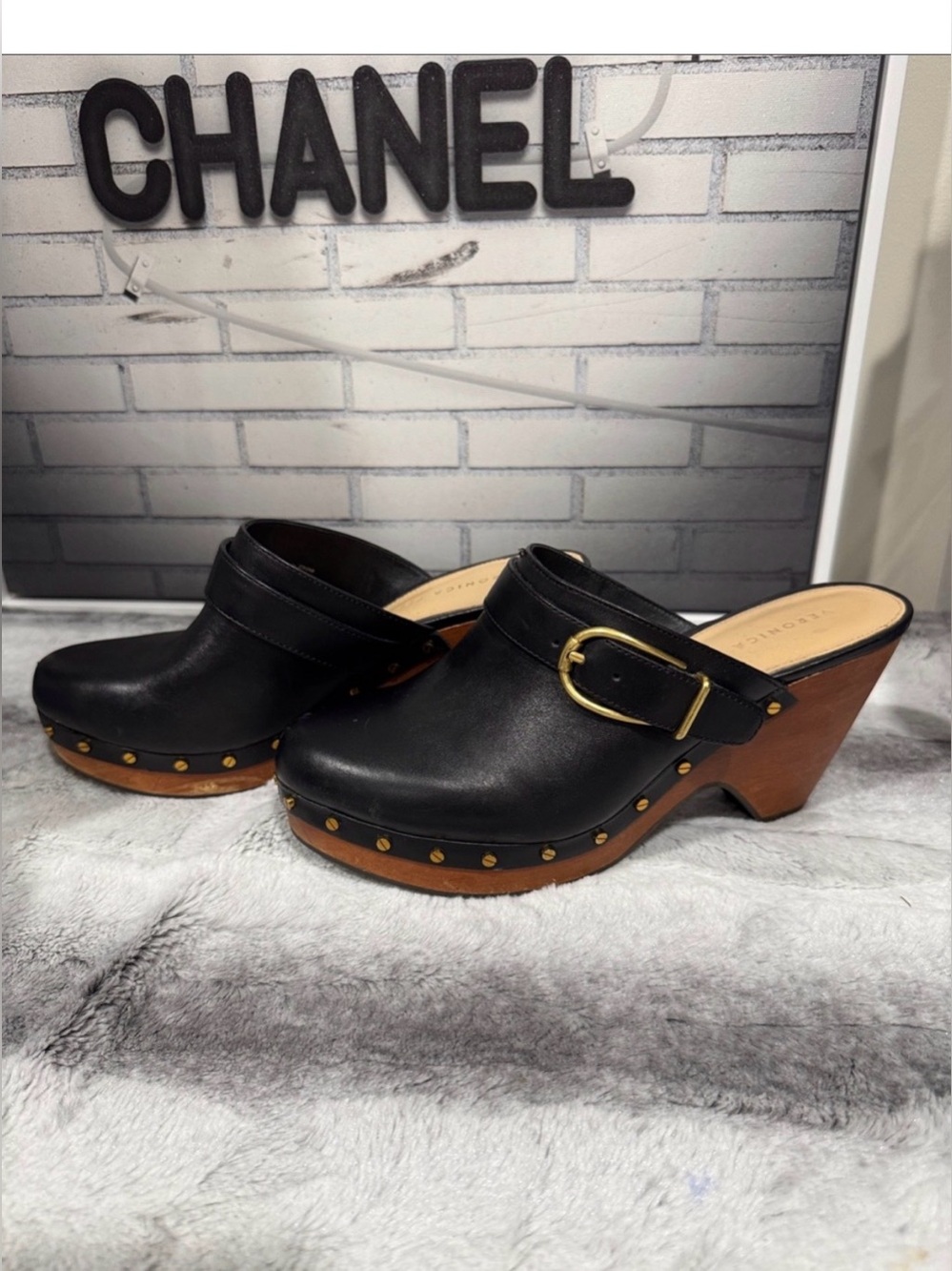 Veronica Beard: Black Hendrix Clogs with matte Gold Hardware & Studs. Size 8